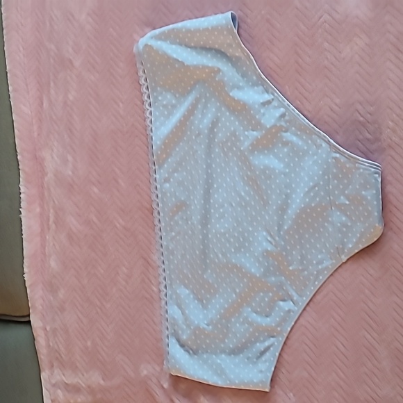 3 pairs of Panties - Picture 6 of 6